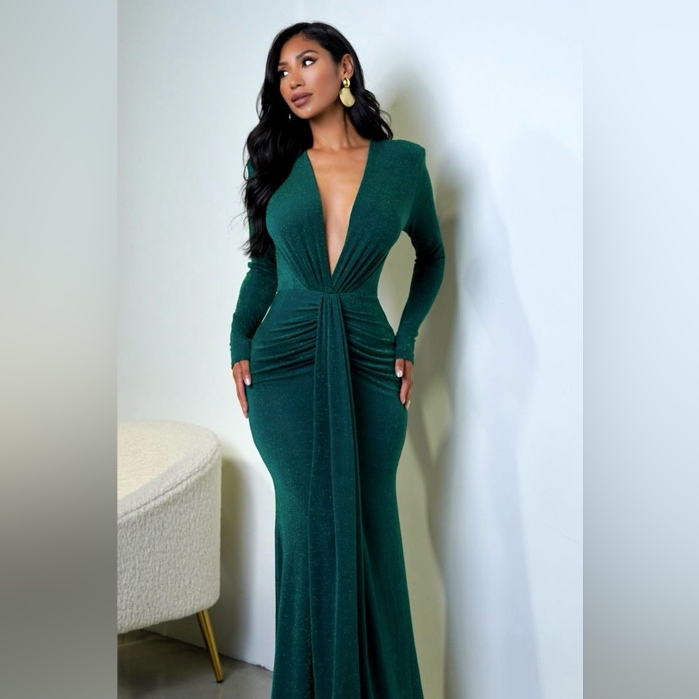 Elegant Deep V-Neck Emerald Maxi Dress - Long Sleeve